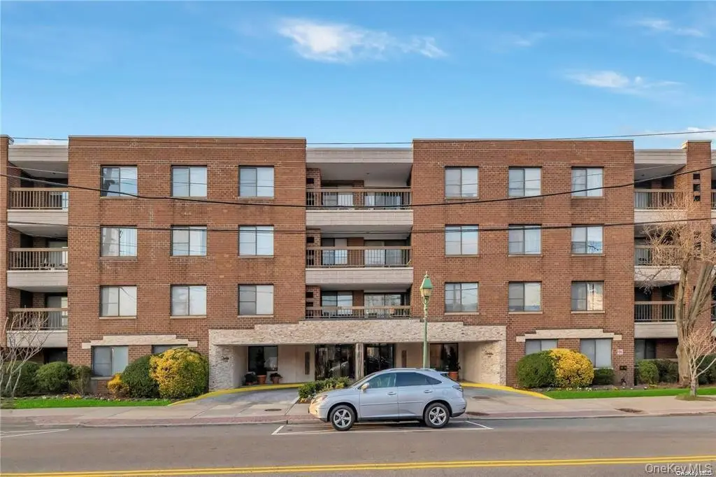 376 Central AVE #3-V, Lawrence, NY 11559
