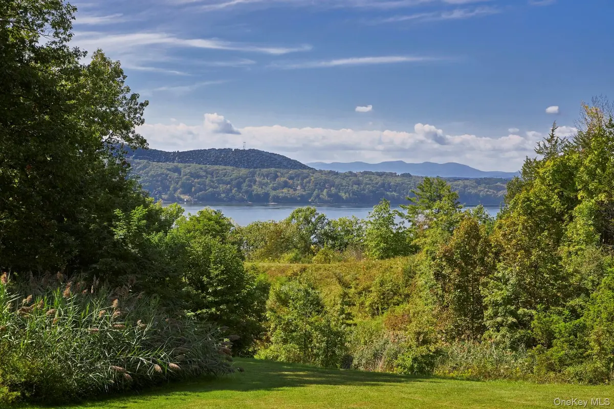 Mill RD, Rhinebeck, NY 12572