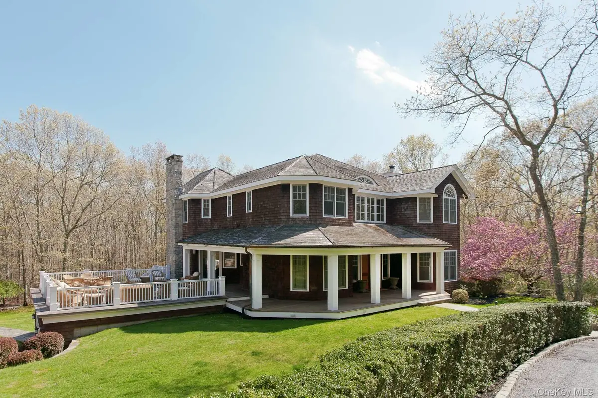 1477 Deerfield RD, Water Mill, NY 11976