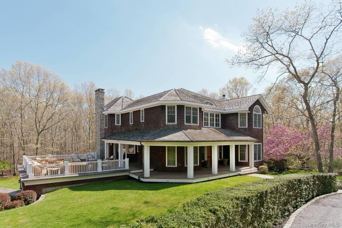 1477 Deerfield RD, Water Mill, NY 11976