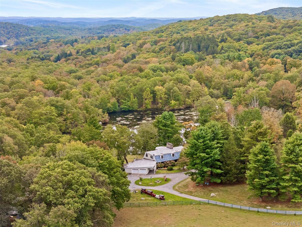 898 Gipsy Trail RD, Carmel, NY 10512