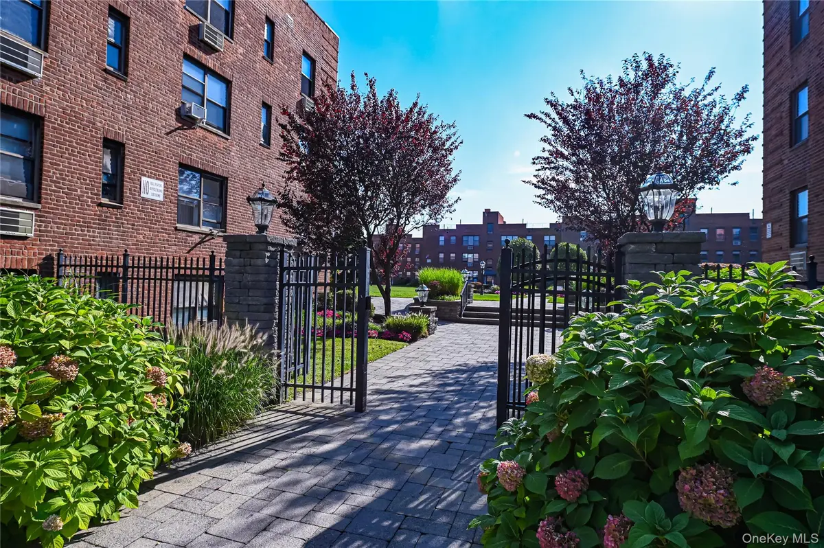 1 Jefferson AVE #J10, Rockville Centre, NY 11570