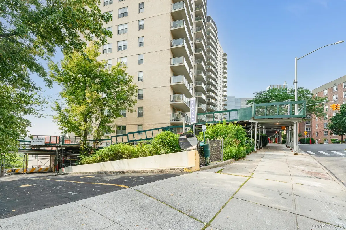 2500 Johnson AVE #20F, Bronx, NY 10463