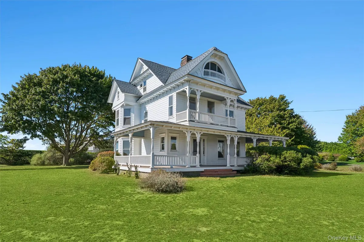 63 S Bay Ave, Eastport, NY 11941