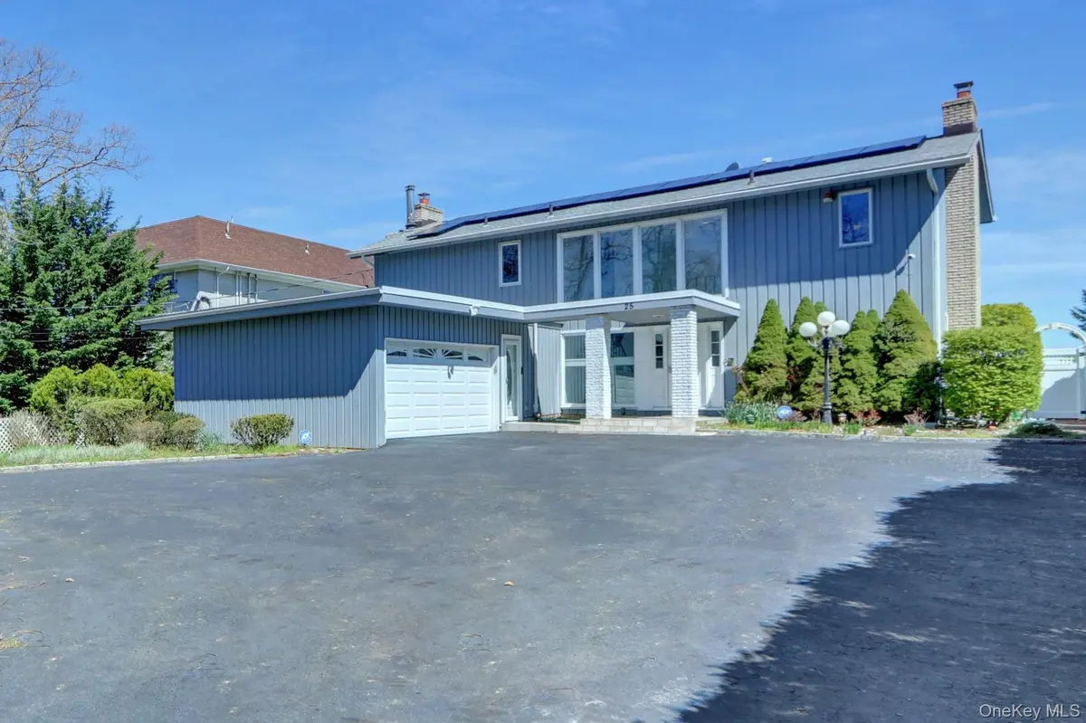25 Wildwood RD, Rocky Point, NY 11778