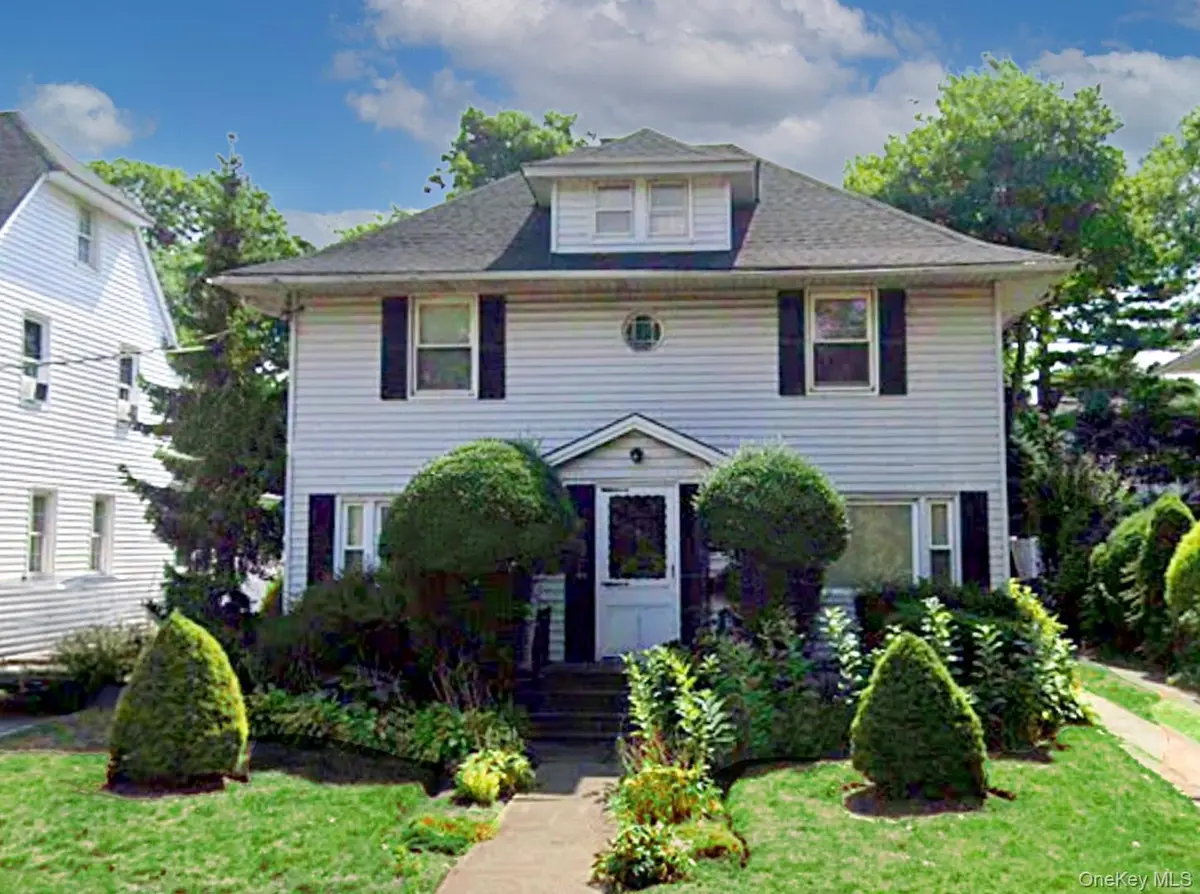 65 Lakeside DR, Rockville Centre, NY 11570