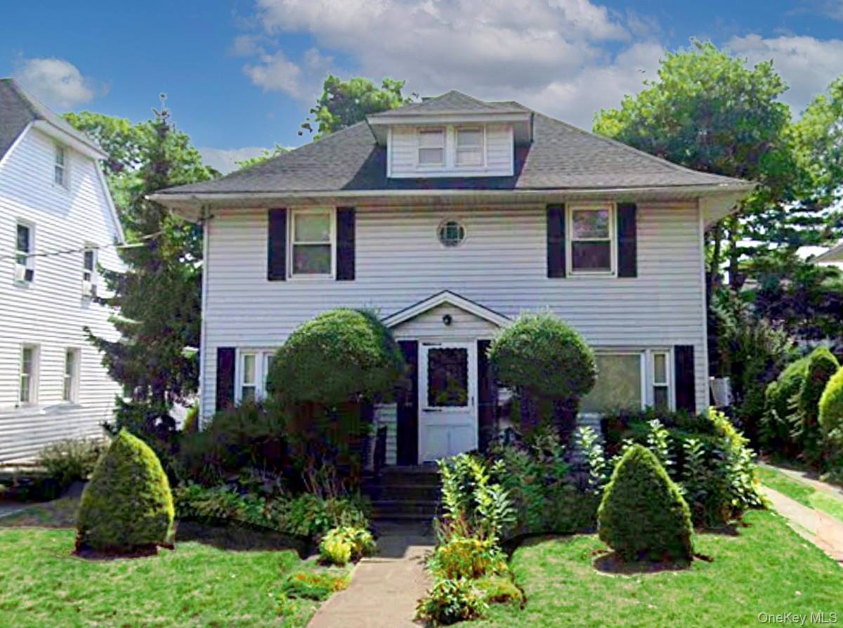 65 Lakeside DR, Rockville Centre, NY 11570