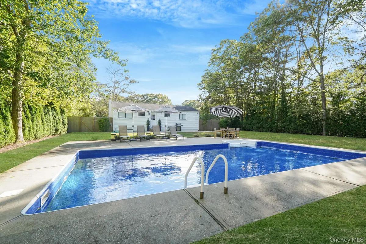 138 W Tiana RD, Hampton Bays, NY 11946