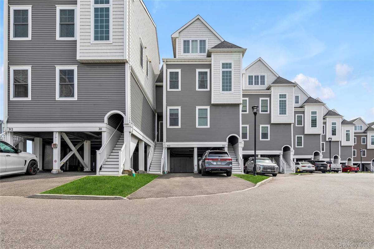 322 Marina Point, East Rockaway, NY 11518