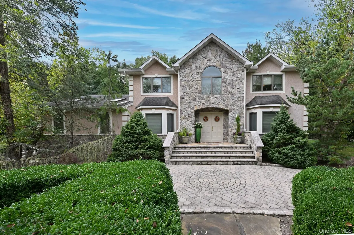 191 Cherry LN, Airmont, NY 10952