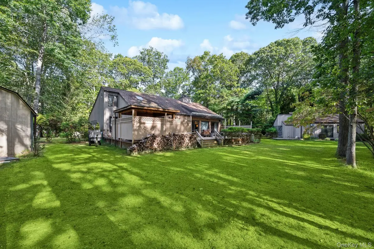 4 Ivy PL, Shelter Island, NY 11964