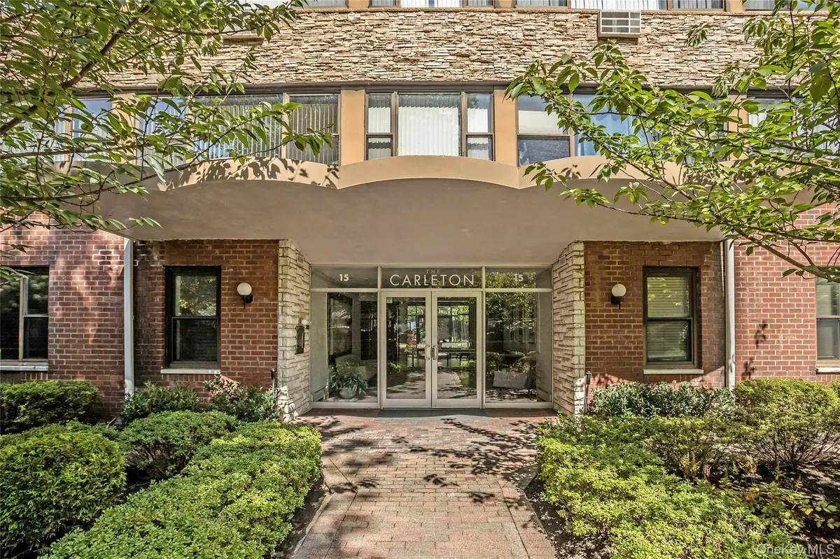 15 Hill Park AVE #1C, Great Neck, NY 11021