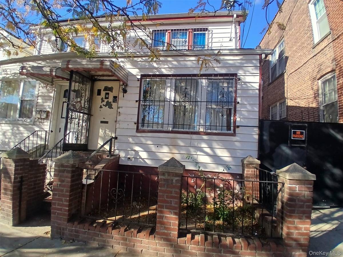 95 13 42 AVE, Elmhurst, NY 11373
