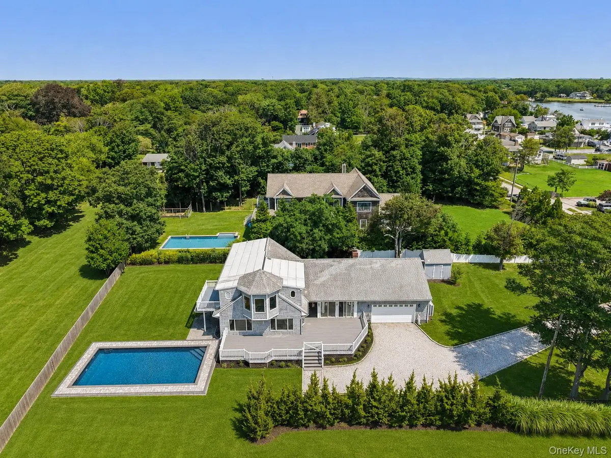 140 Ocean AVE, Center Moriches, NY 11934