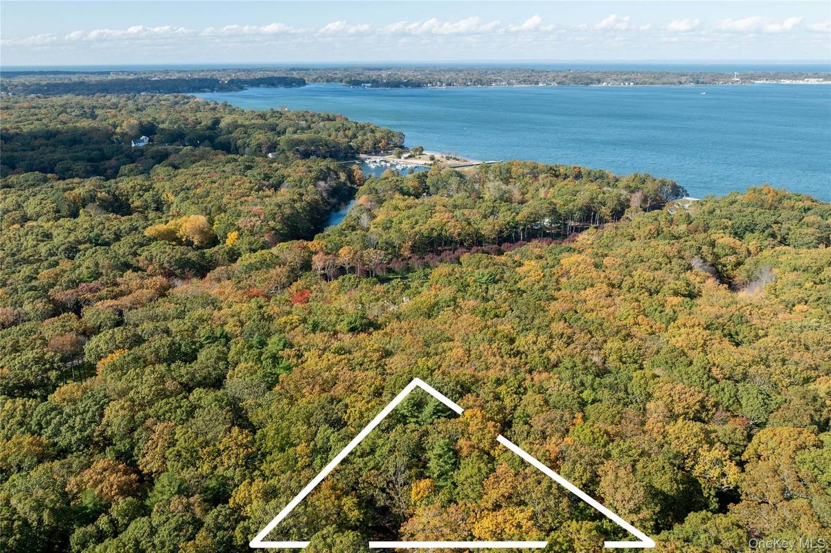 11195 N Bayview RD, Southold, NY 11971