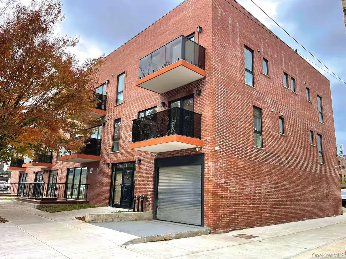 16502 Sanford AVE, Flushing, NY 11358
