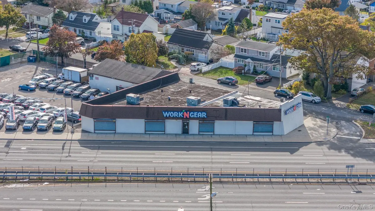 150 W Sunrise HWY, Lindenhurst, NY 11757