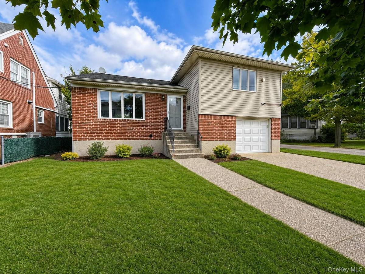 324 Buckingham RD, Cedarhurst, NY 11516