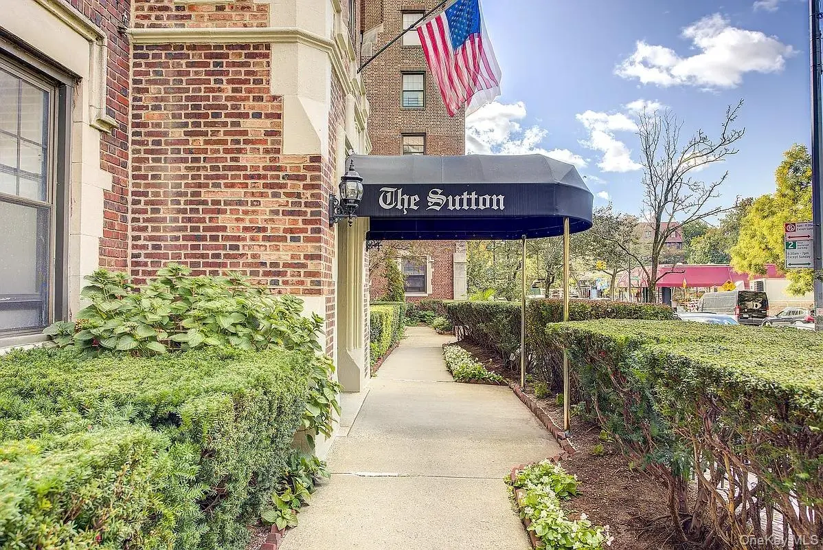 109-14 Ascan AVE #4J, Forest Hills, NY 11375