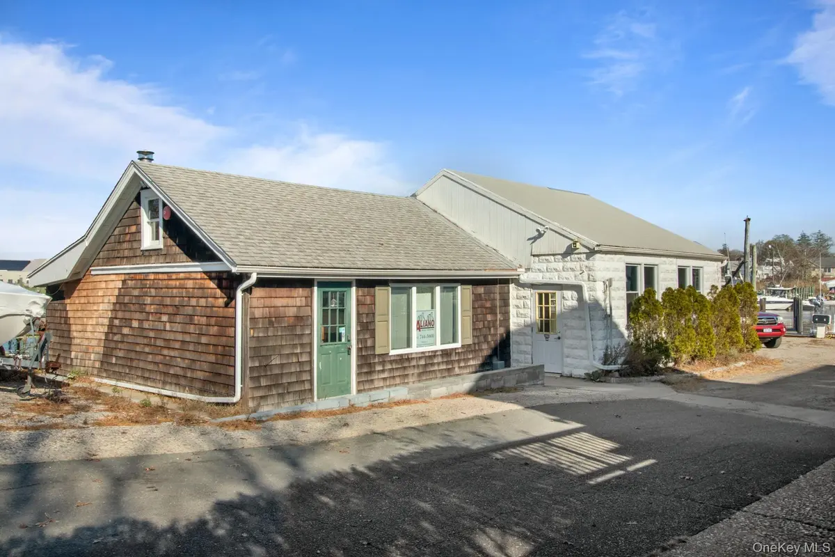 37 Bransford ST, Patchogue, NY 11772