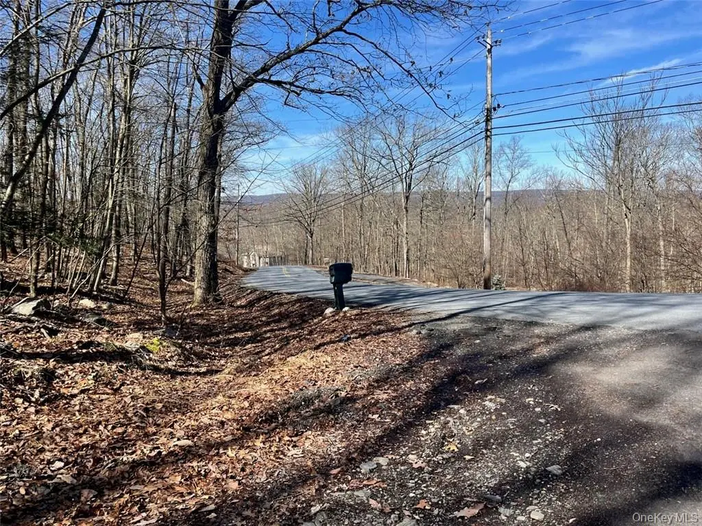 2235 Greenville Turnpike Greenville TPKE, Call Listing Agent, NY 11729