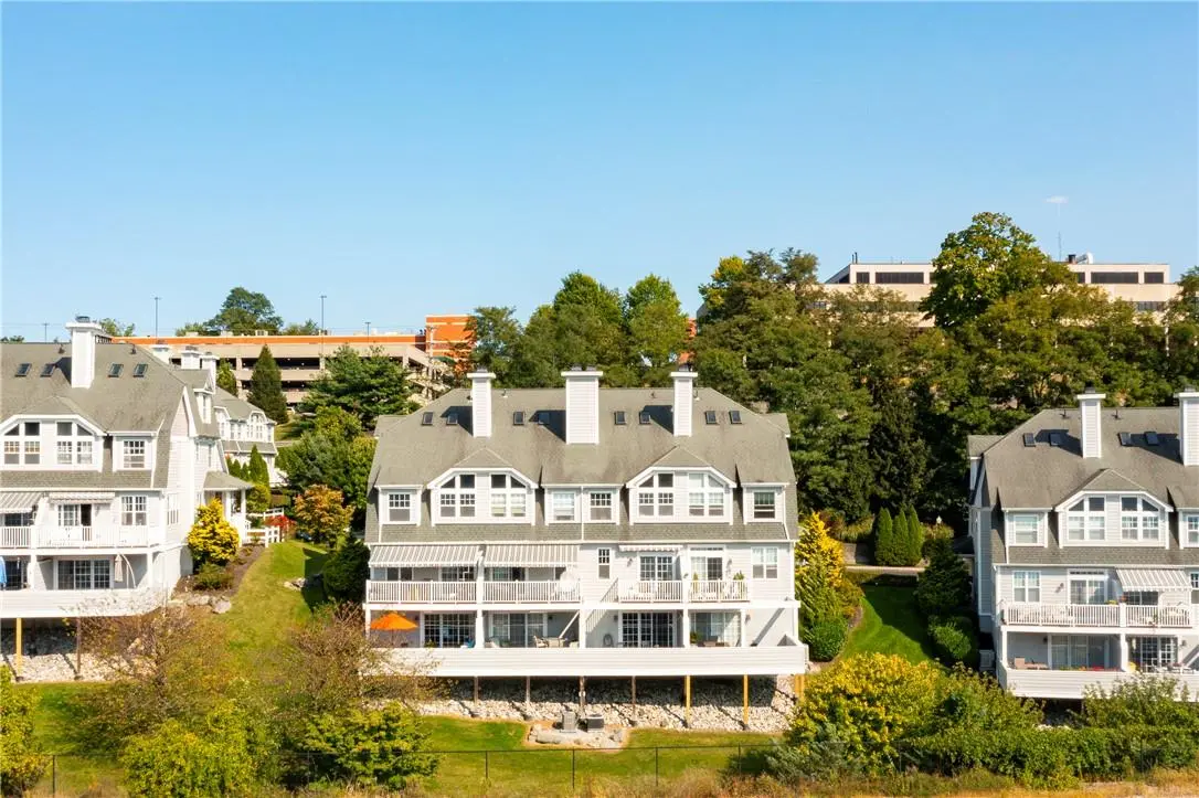 130 Hudson Pointe DR, Poughkeepsie, NY 12601