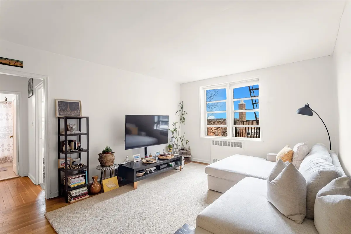 5614 Netherland AVE #5C, Bronx, NY 10471