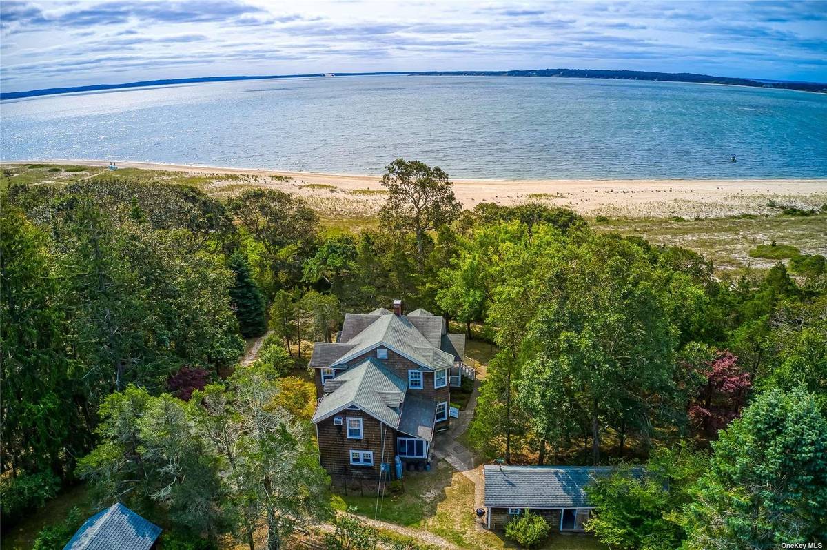 1695 Old Woods PATH, Southold, NY 11971