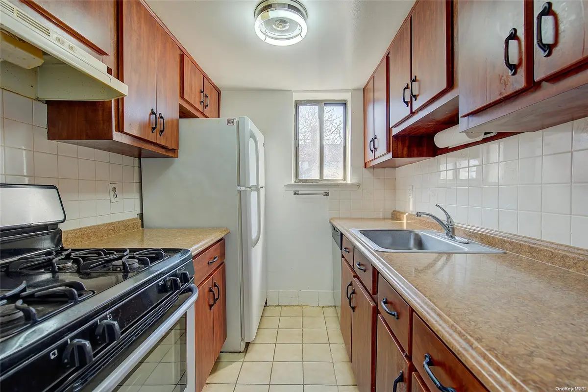 180-16 Wexford TER #5D, Jamaica Estates, NY 11432