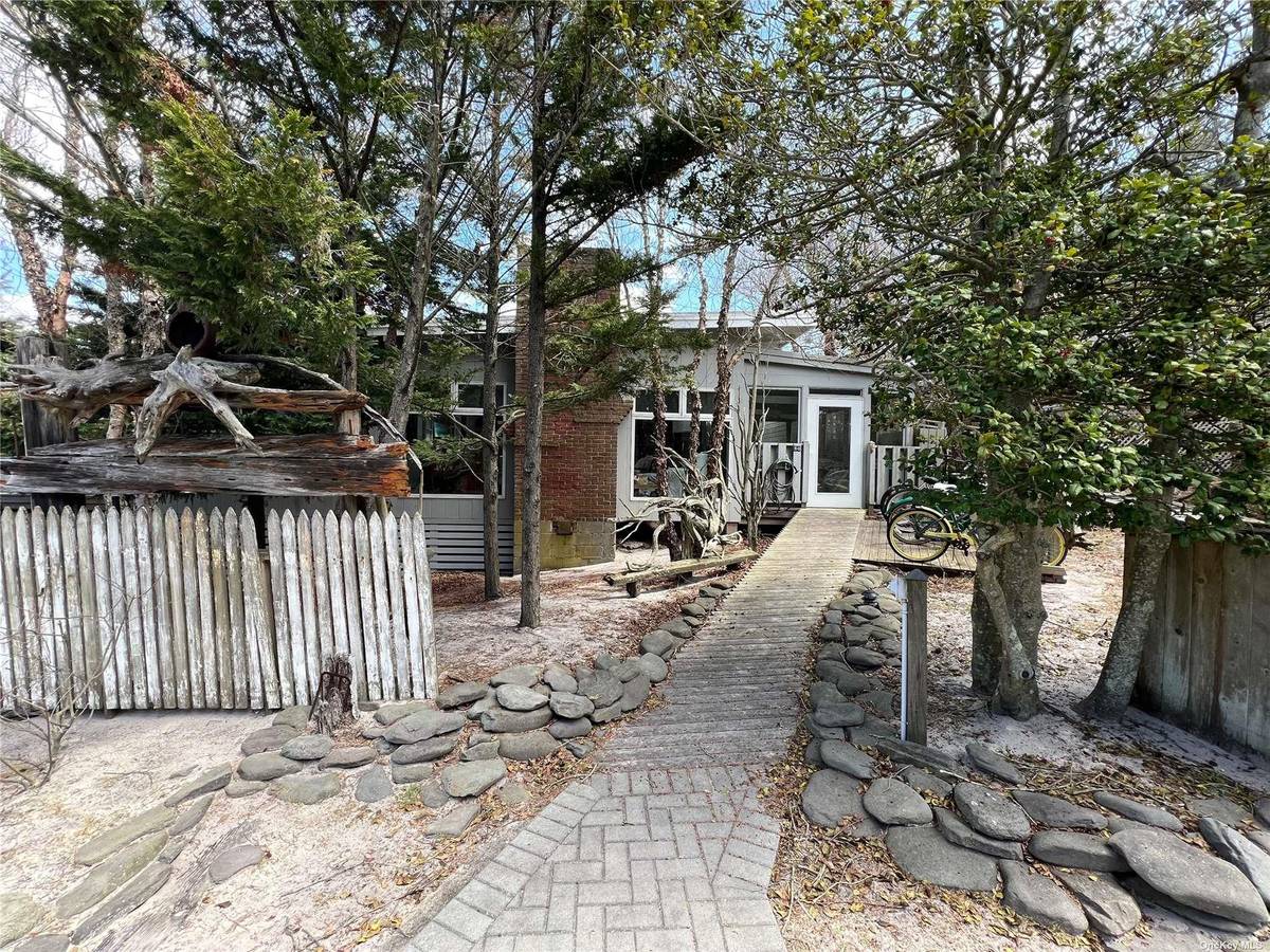 50 Homesite WALK, Seaview, NY 11770
