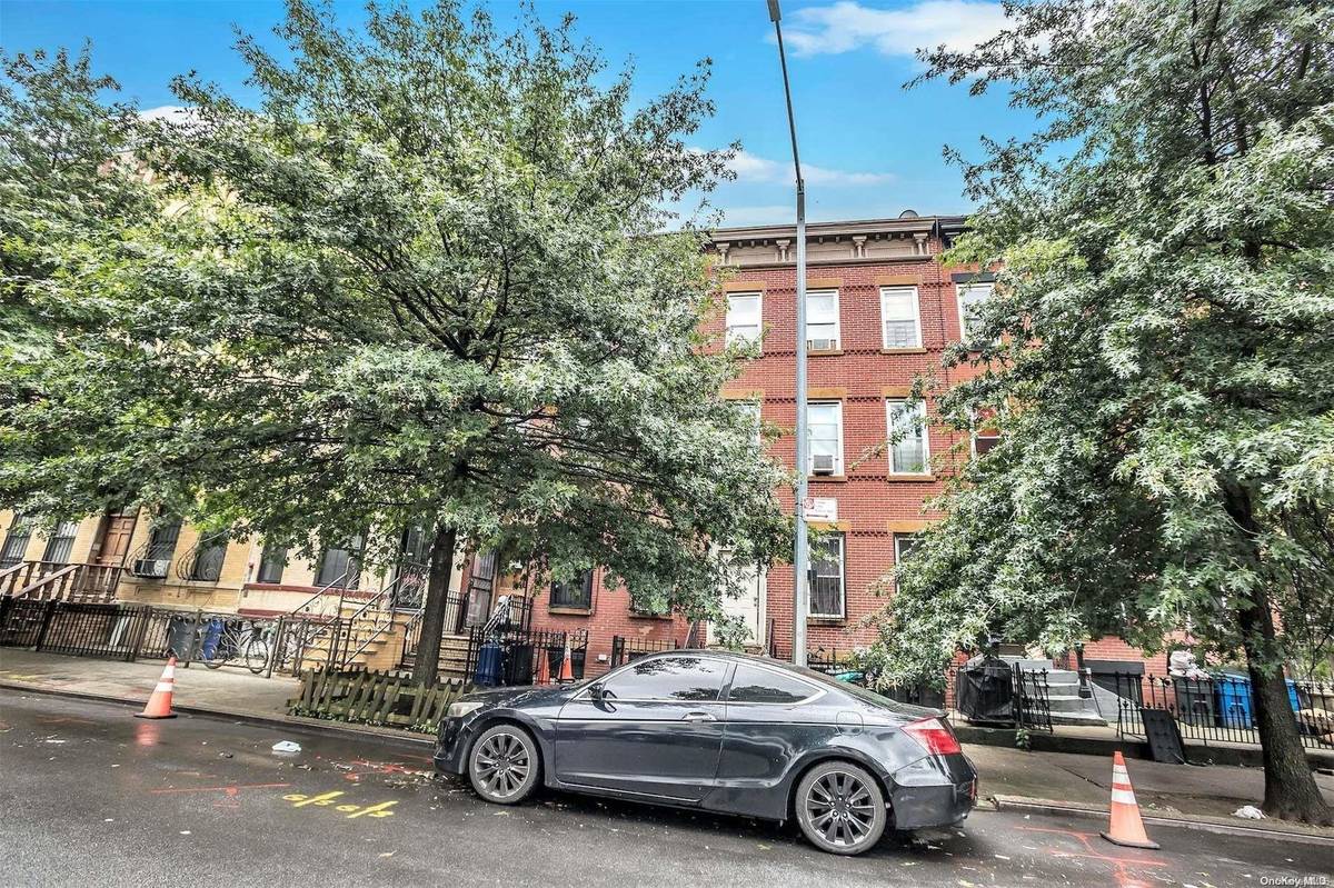 Address not disclosed, Brooklyn, NY 11233