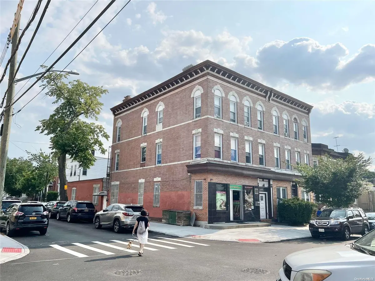 123-18 18th AVE, College Point, NY 11356