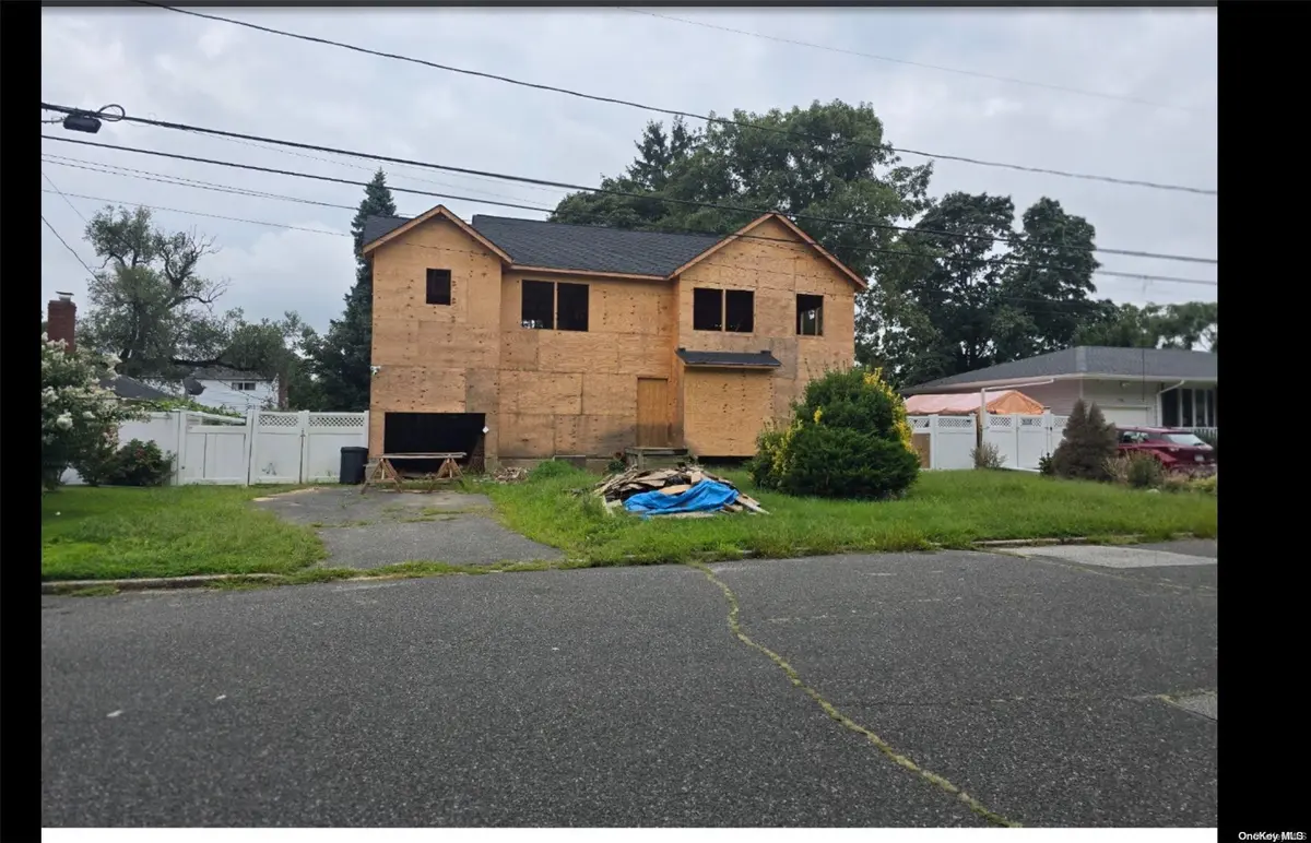 140 Floyd ST, Brentwood, NY 11717