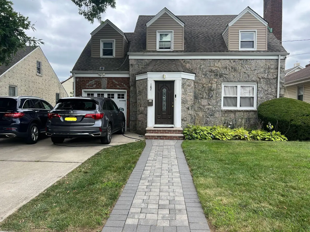 182 Long Beach RD, Hempstead, NY 11550