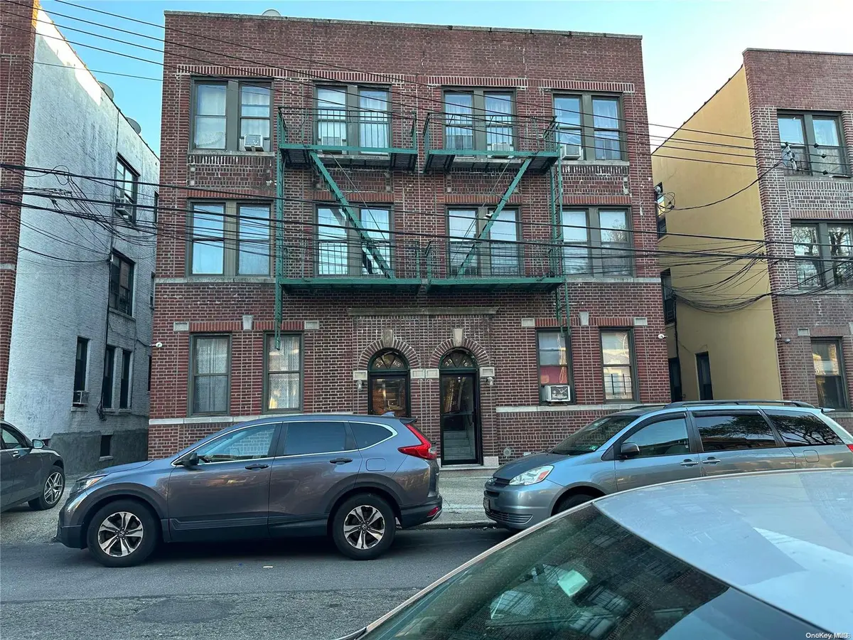 23-16/20 29th AVE, Astoria, NY 11102