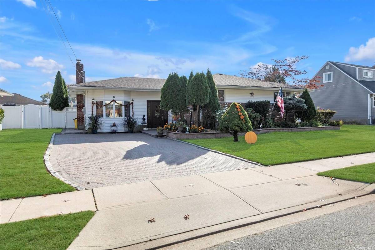6 Evans AVE, Farmingdale, NY 11735