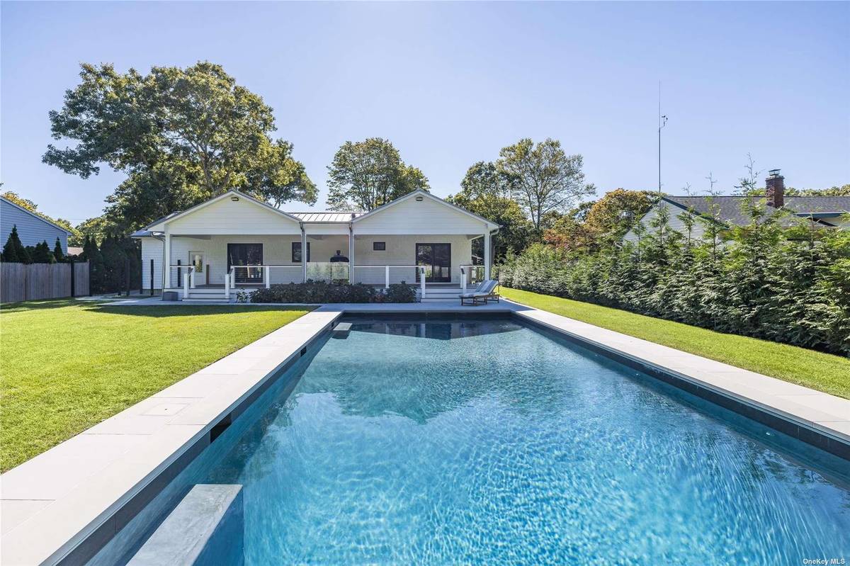 69 School ST, Hampton Bays, NY 11946