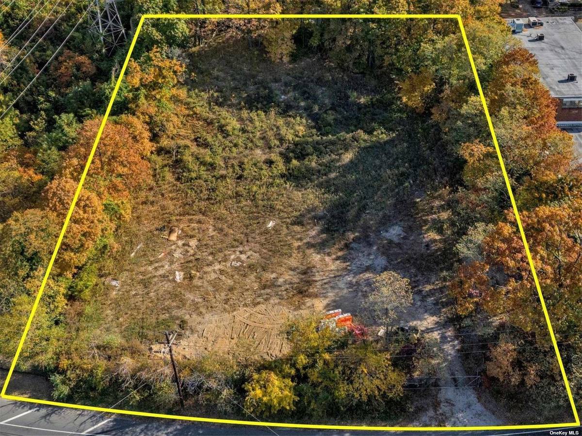 Shore RD, Glenwood Landing, NY 11547