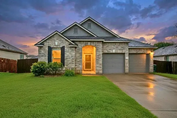 345 Apricot DR, Kyle, TX 78640
