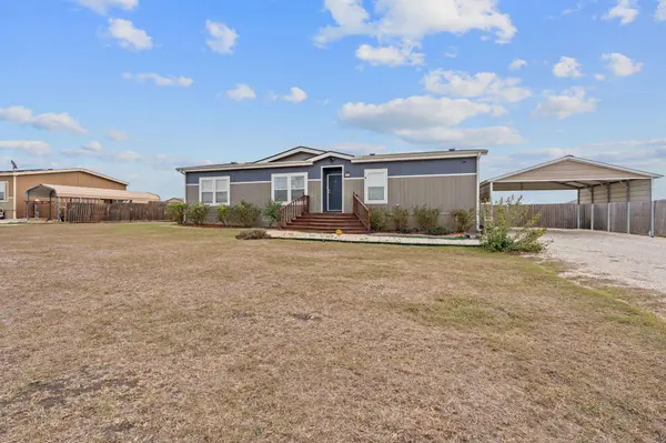 371 Lippe LN, Niederwald, TX 78640