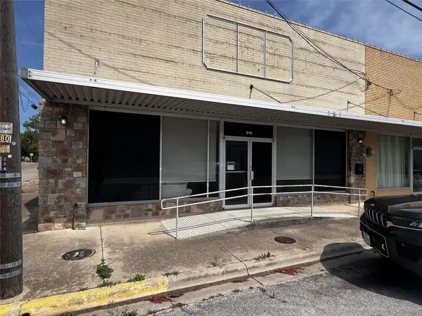 212 S Houston Ave,  Cameron,  TX 76520
