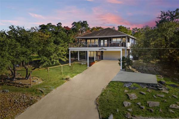 2720 Westview DR,  Canyon Lake,  TX 78133