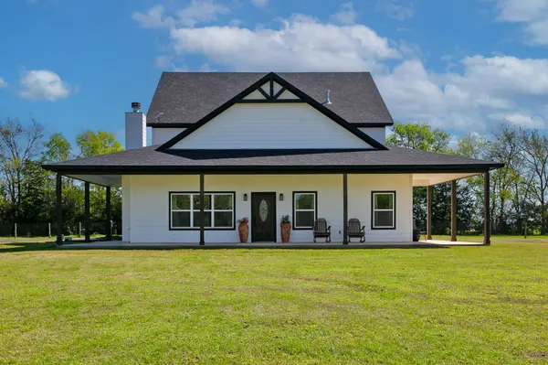 10477 Acacia LN, Hearne, TX 77859