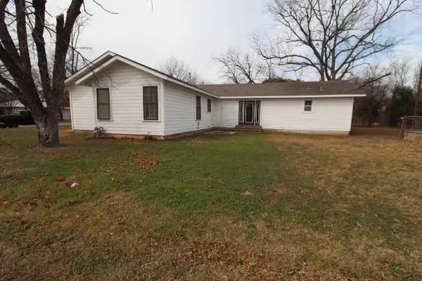 1102 W Sunset ST,  San Saba,  TX 76877