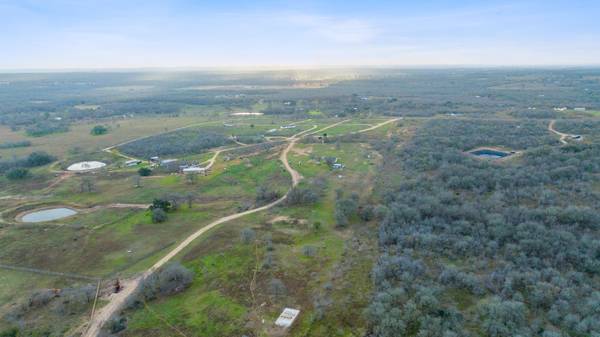 3466 Fm 671, Luling, TX 78648