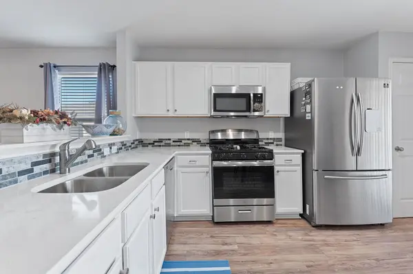 1064 Canada Wild DR, Buda, TX 78610