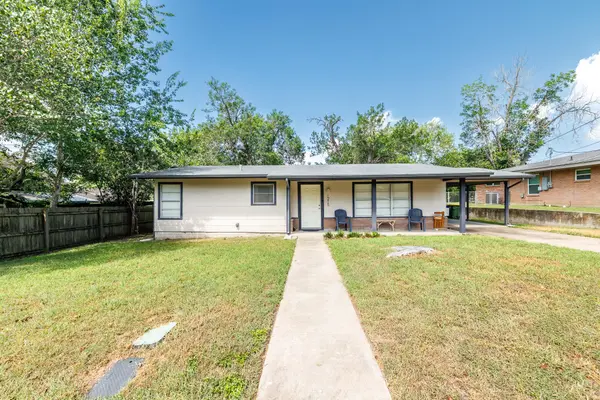 1215 N Hamilton ST,  Gonzales,  TX 78629
