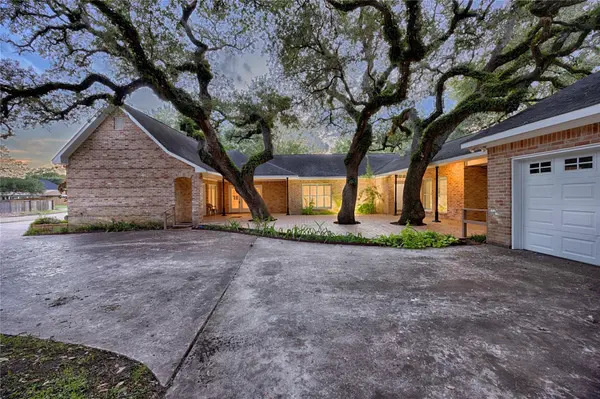 102 Creek Bend LN,  Columbus,  TX 78934