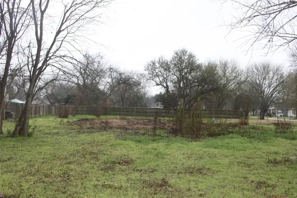 422 Hackberry ST,  Lockhart,  TX 78644