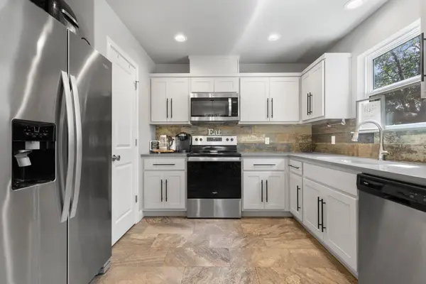9 Flaming Cliff RD, Wimberley, TX 78676